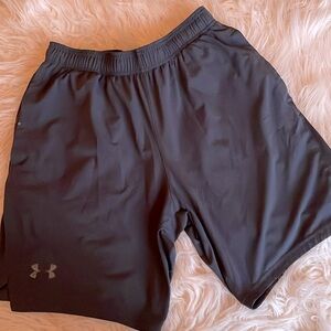 Men’s UA shorts - M